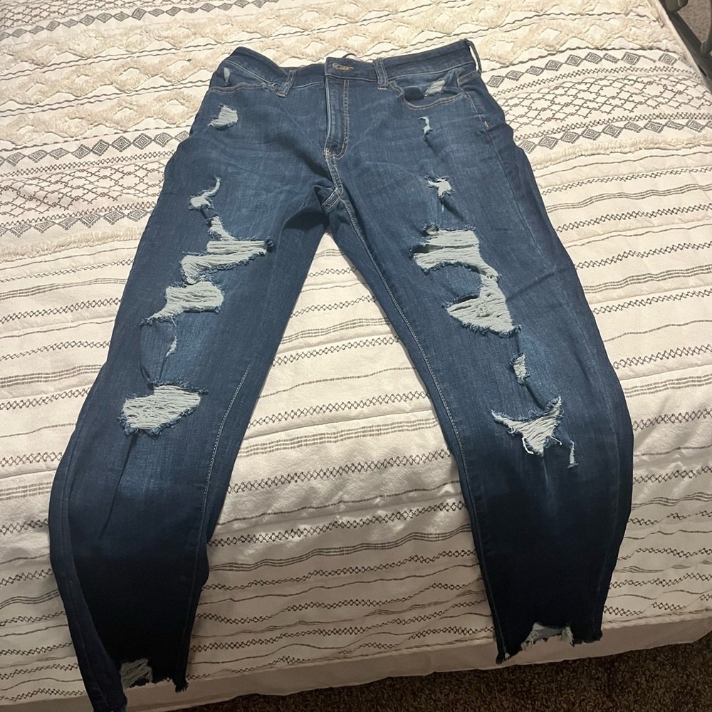 Women’s So Jeans size 13 like new. Distressed